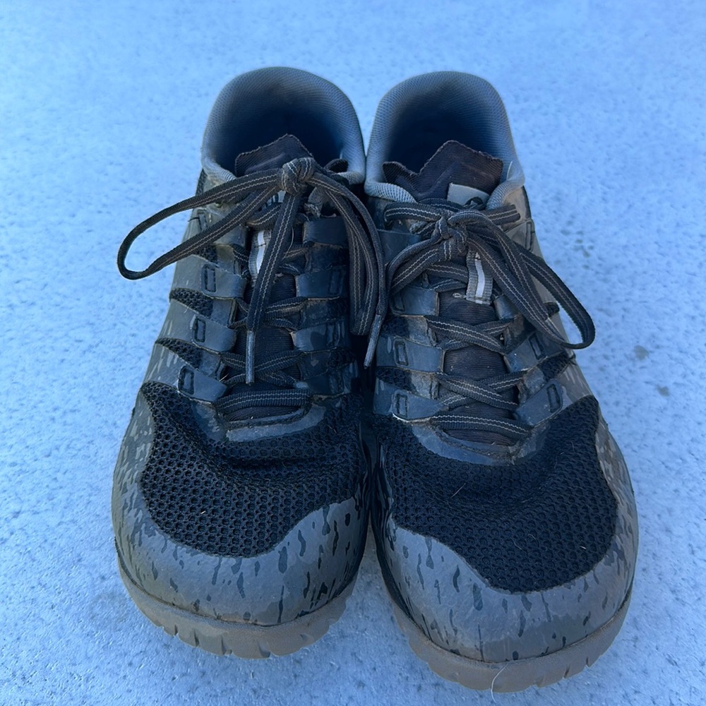 Women’s Merrell vapor glove!  Great condition size 9